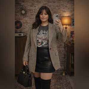 Vintage Vibe Charcoal Leopard Graphic T-Shirt | Fitted Retro Tee | Size M